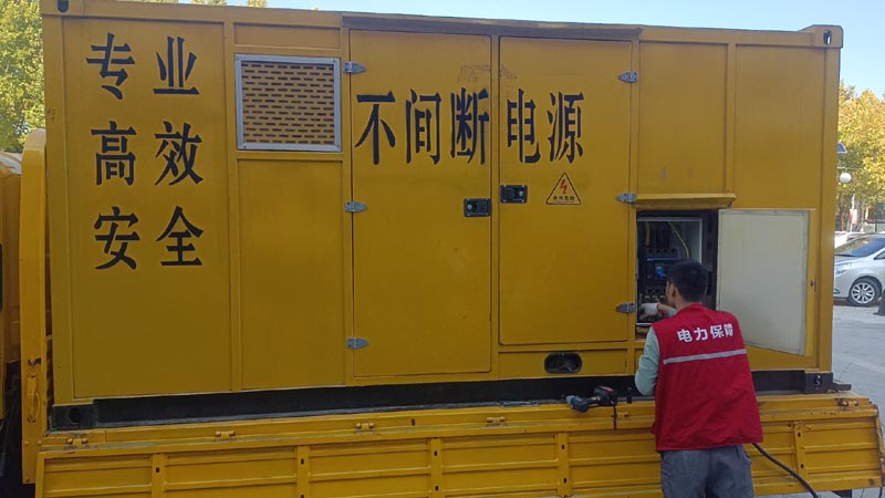 头屯河柴油发电机组和UPS电源配合使用时，如何避免切换过程中的电力中断？